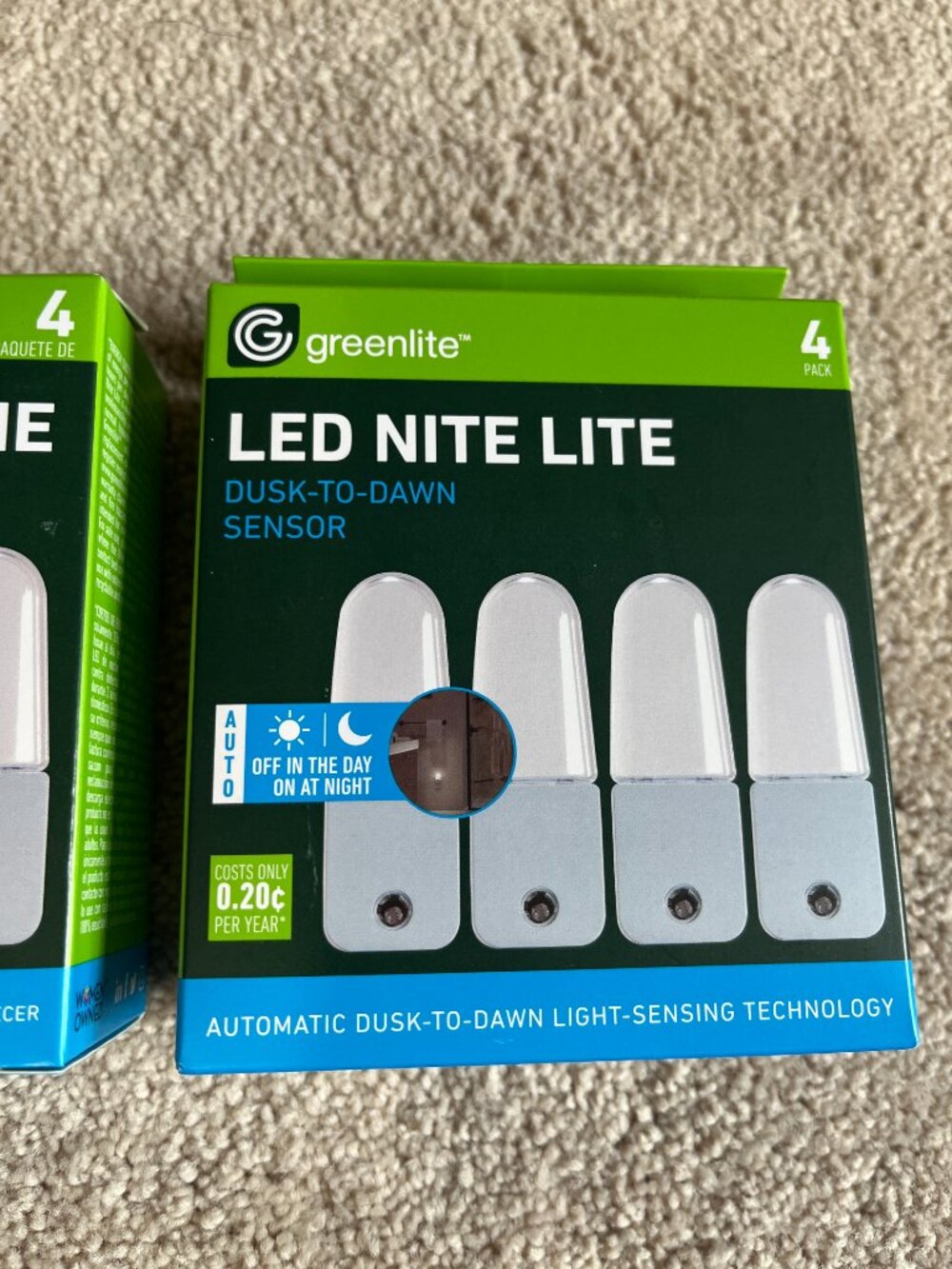 Plug In LED Night Lights Auto Sensor 8 Lights! (NEW!)  (h/x)